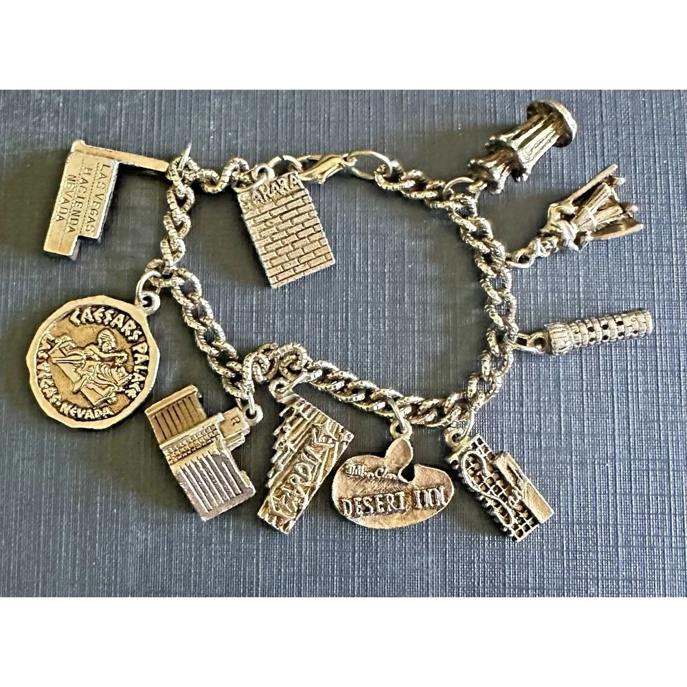 Vintage Las Vegas Casino Hotel Charm Bracelet with 10 Charms ~ Gold Color ~ 7 in
